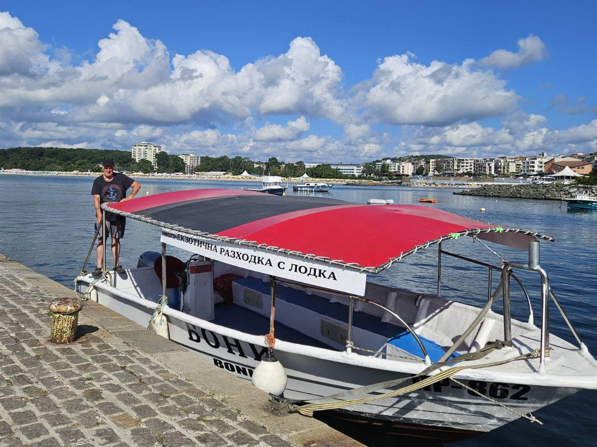 Екзотична морска разходка с лодка Бони край Приморско и Китен